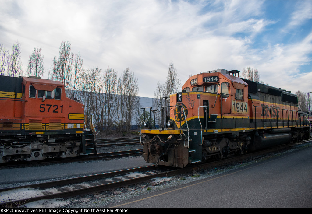 BNSF 5721 + 1944